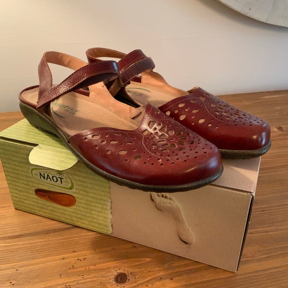 Naot Women's Arataki‎ Cinnamon Leather NIB size 42